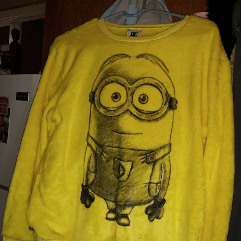 Minions bring yellow sweater soft material